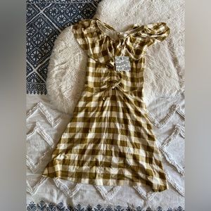 KQ v waist sleeveless dress